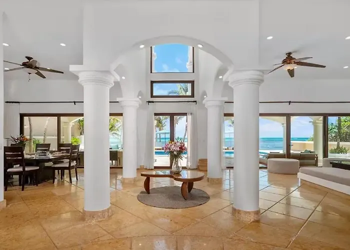 Beachfront Hacienda Soliman Bay *