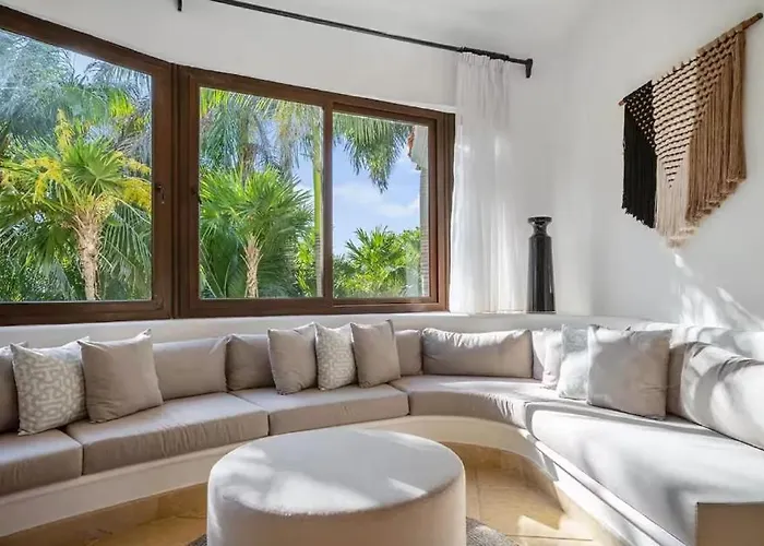 Beachfront Hacienda Soliman Bay Villa *
