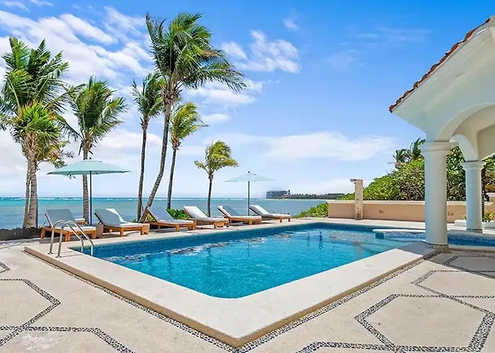 Beachfront Hacienda Soliman Bay *